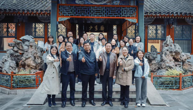 ���������깬�����������깬��չУ���������  ��̽������ҵ���ںϷ�չ��·��